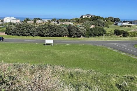 Photo of property in 16 Longbeach Drive, Castlecliff, Whanganui, 4501