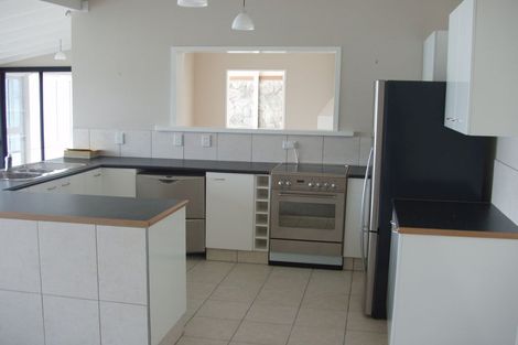 Photo of property in 27 Kaikoura Street, Maupuia, Wellington, 6022