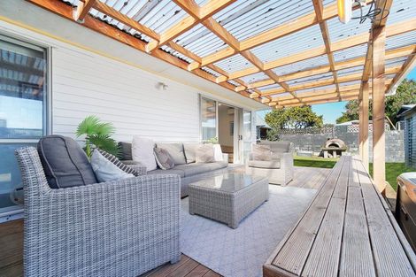 Photo of property in 22 Muir Avenue, Mangere Bridge, Auckland, 2022