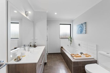 Photo of property in 9 Maple Lane, Huapai, Kumeu, 0810