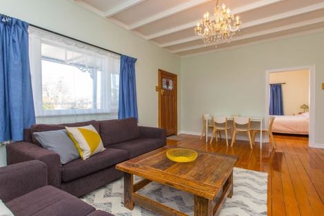 Photo of property in 33 Hutchinson Avenue, New Lynn, Auckland, 0600