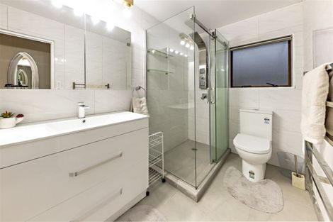 Photo of property in 2/10 Kimdale Place, Totara Heights, Auckland, 2105