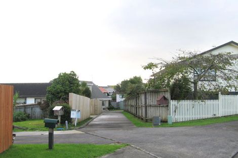 Photo of property in 11 Seaglen Place, Botany Downs, Auckland, 2010