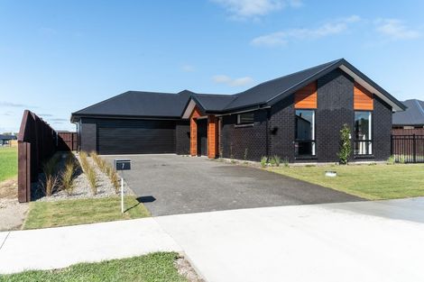Photo of property in 7 Mccahon Drive, Rangiora, 7400