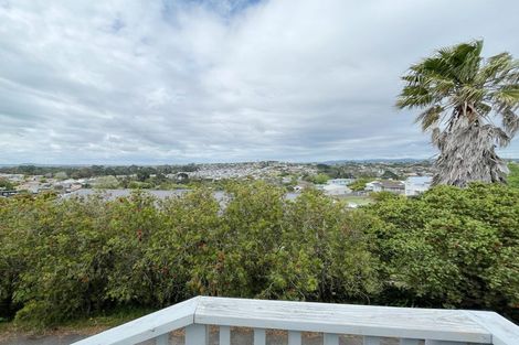 Photo of property in 17 Sumich Place, West Harbour, Auckland, 0618