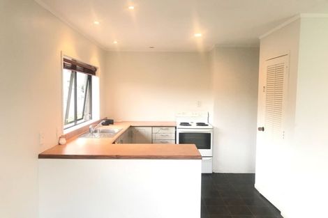 Photo of property in 2/31 Sunnyhaven Avenue, Beach Haven, Auckland, 0626