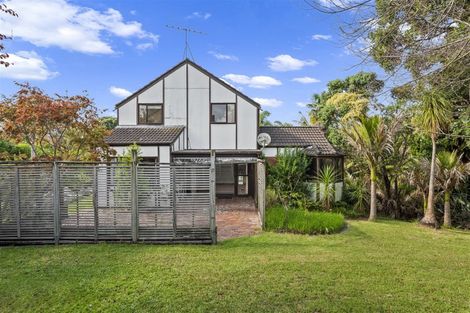 Photo of property in 33 Lyons Avenue, Murrays Bay, Auckland, 0630