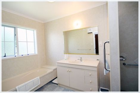 Photo of property in 1 Chrystal Street, Foxton Beach, Foxton, 4815