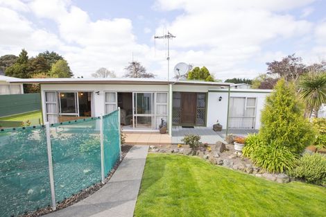 Photo of property in 6 Pukatea Place, Milson, Palmerston North, 4414