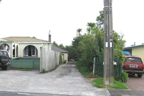 Photo of property in 14 Renata Crescent, Te Atatu Peninsula, Auckland, 0610