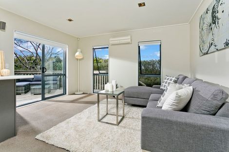 Photo of property in 229a Wairau Road, Totara Vale, Auckland, 0627