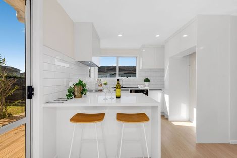 Photo of property in 30 Becker Drive, Weymouth, Auckland, 2103