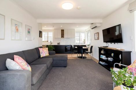 Photo of property in 146a The Esplanade, Houghton Bay, Wellington, 6023