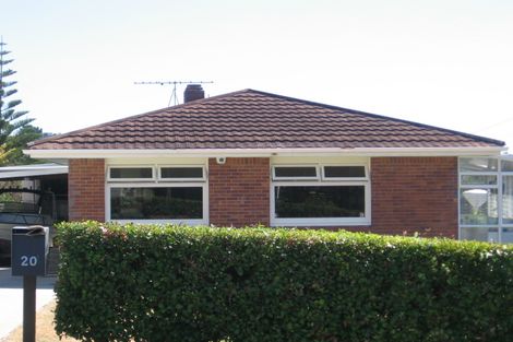 Photo of property in 3/20 Folkestone Street, Murrays Bay, Auckland, 0630