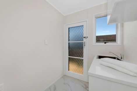 Photo of property in 30 Becker Drive, Weymouth, Auckland, 2103