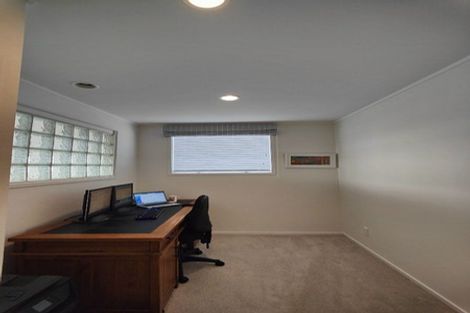 Photo of property in 5a The Esplanade, Eastern Beach, Auckland, 2012