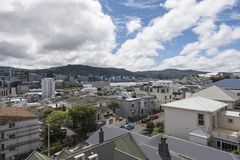 Photo of property in 2/2 Hawker Street, Mount Victoria, Wellington, 6011