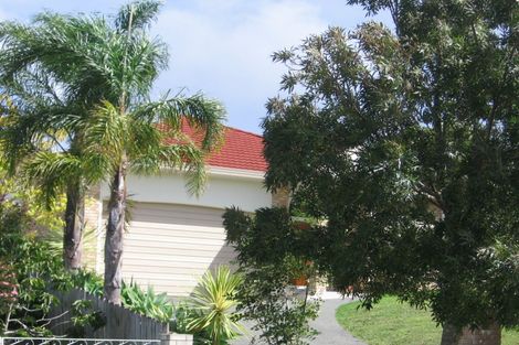 Photo of property in 13 Te Hoe Grove, Pinehill, Auckland, 0632
