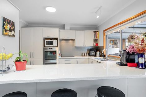 Photo of property in 6 Argyle Place, Highlands Park, New Plymouth, 4312