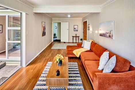 Photo of property in 13 Kereru Bend, Tawa, Wellington, 5028