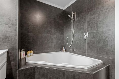 Photo of property in 4 Nadine Place, Mangere Bridge, Auckland, 2022