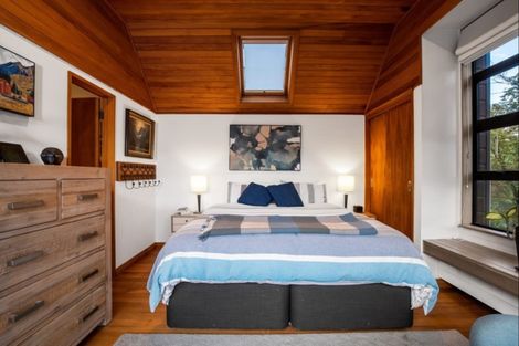 Photo of property in 18 Mckerrow Place, Sunshine Bay, Queenstown, 9300