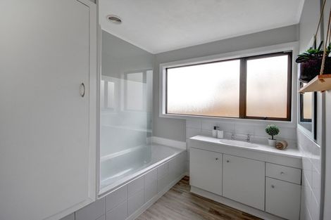 Photo of property in 242 Macandrew Road, Forbury, Dunedin, 9012