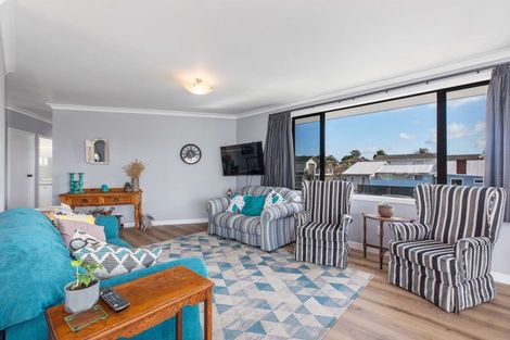 Photo of property in 2a Redwood Drive, Massey, Auckland, 0614