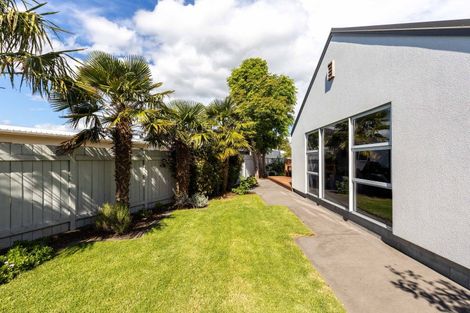 Photo of property in 2a Portland Drive, Highlands Park, New Plymouth, 4312