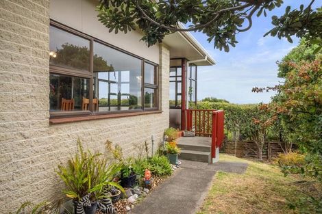 Photo of property in 15 Frimley Terrace, Waikanae Beach, Waikanae, 5036
