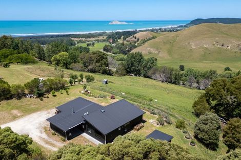 Photo of property in 1995 Waimarama Road, Waimarama, 4294