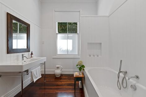 Photo of property in 77 Hinemoa Street, Birkenhead, Auckland, 0626