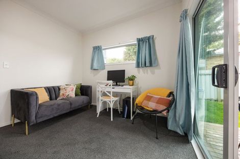 Photo of property in 27a Kenney Crescent, Fairfield, Hamilton, 3214