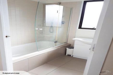 Photo of property in 1/9 Fathom Place, Te Atatu Peninsula, Auckland, 0610