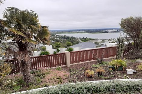 Photo of property in 76 Glenstrae Road, Redcliffs, Christchurch, 8081