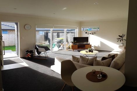 Photo of property in 44b Gilbransen Road, Kumeu, 0810