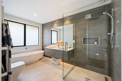 Photo of property in 64a Straven Road, Fendalton, Christchurch, 8014