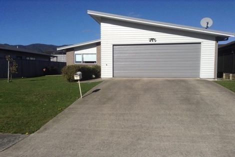 Photo of property in 6 Diamond Grove, Brown Owl, Upper Hutt, 5018