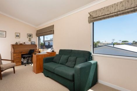 Photo of property in 10 Fairway Avenue, Mount Maunganui, 3116