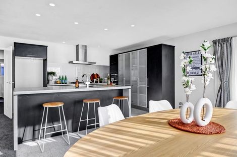 Photo of property in 17a Winstone Place, Highlands Park, New Plymouth, 4312