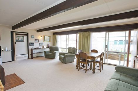 Photo of property in 6 Pukatea Place, Milson, Palmerston North, 4414