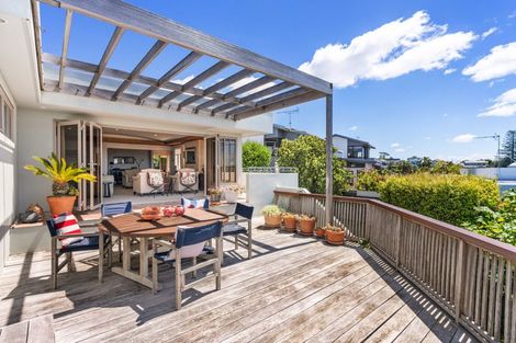 Photo of property in 9a Braemar Road, Castor Bay, Auckland, 0620