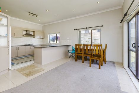 Photo of property in 20 Fairchild Avenue, Goodwood Heights, Auckland, 2105