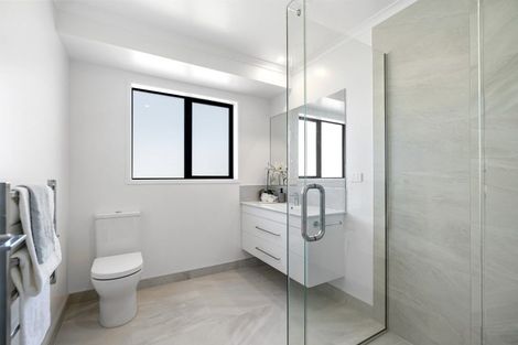 Photo of property in 77 Kaurinui Crescent, One Tree Point, 0118