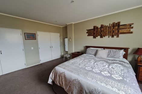 Photo of property in Maddison Apartments, 2/6e Queen Street, Palmerston North, 4410