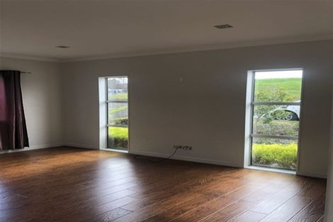 Photo of property in 21d Stamford Crescent, Flat Bush, Auckland, 2019