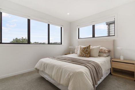 Photo of property in 4/35 Garadice Road, Rothesay Bay, Auckland, 0630