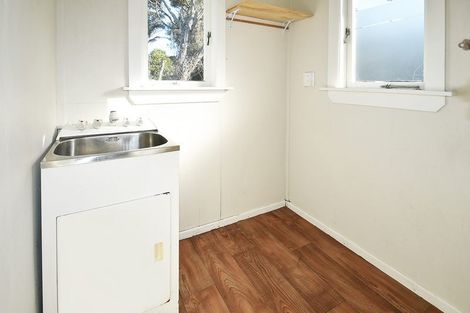 Photo of property in 52 Beaubank Road, Kelston, Auckland, 0602