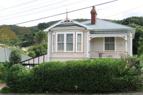 Photo of property in 12 Eden Street, Island Bay, Wellington, 6023