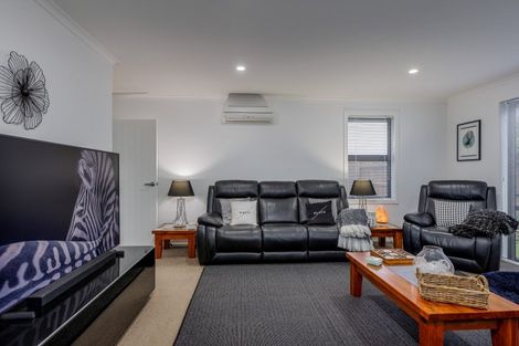 Photo of property in 18 Medallion Court, Kelvin Grove, Palmerston North, 4414